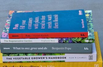How to buy the right gardening book for everyone on your list – The Middle-Sized Garden