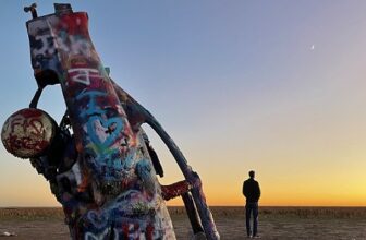 Cadillac Ranch sunset – Digging