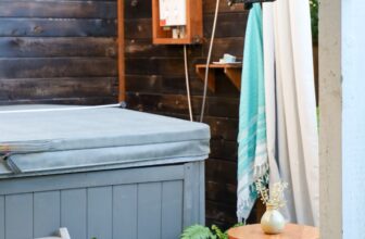 Hydrotherapy at Home: Using a Hot Tub for Chronic Pain