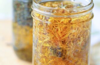 Three Ways to Make Herbal Oils for Natural Beauty Recipes