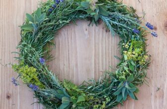 Make a Gorgeous Culinary Herb Wreath