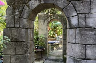 Eclectic Memphis Fling gardens, plus caimans!