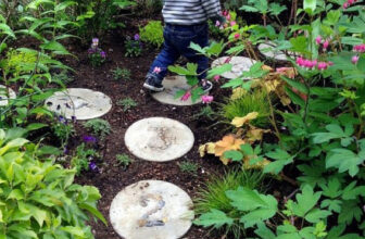 DIY Hopscotch Stepping Stones for the Garden