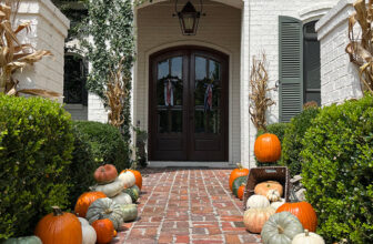 Pumpkin Displays From a Mother and Daughter Duo in Mississippi