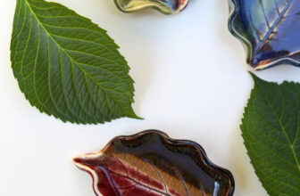 Stunning Clay Leaf Dishes that are Easy to DIY